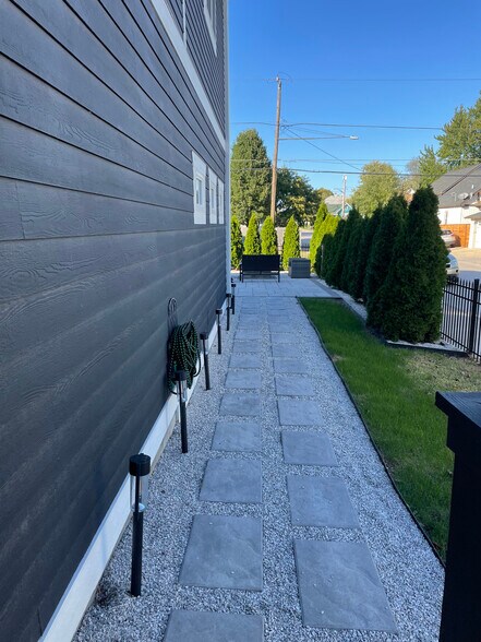 Building Photo - 1340 Hoyt Ave