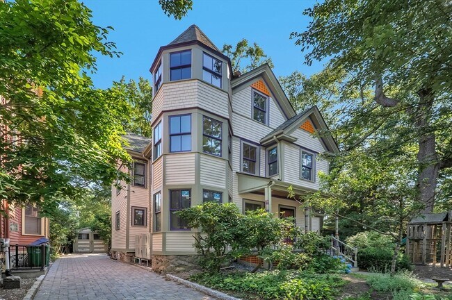 Building Photo - 20 Albion Pl