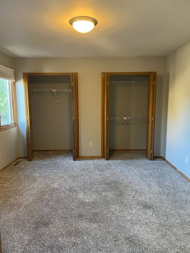 Building Photo - 3 Bedroom, 2.5 Bath Beautiful Ranch Style Home with 3 Car Attached Garage in West Fort Collins, CO