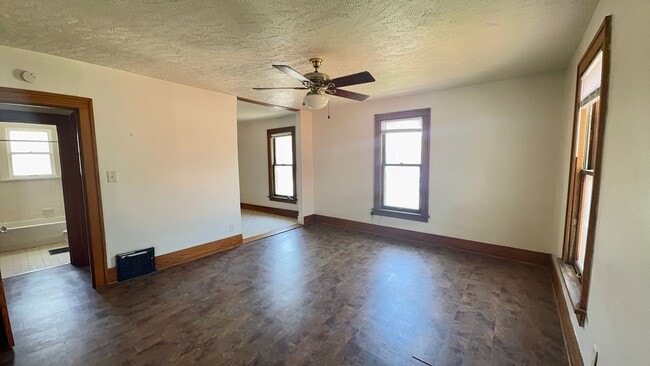 Building Photo - 3+ bedroom, 2 bath in south Lincoln