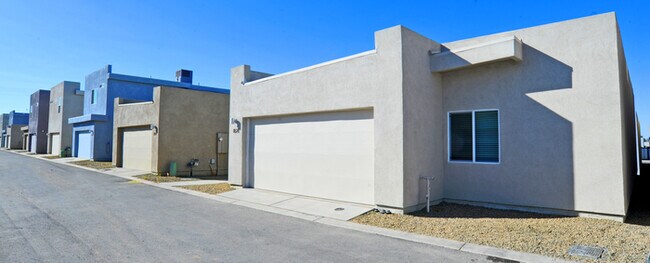 Building Photo - Modern Luxury in Central Tucson!