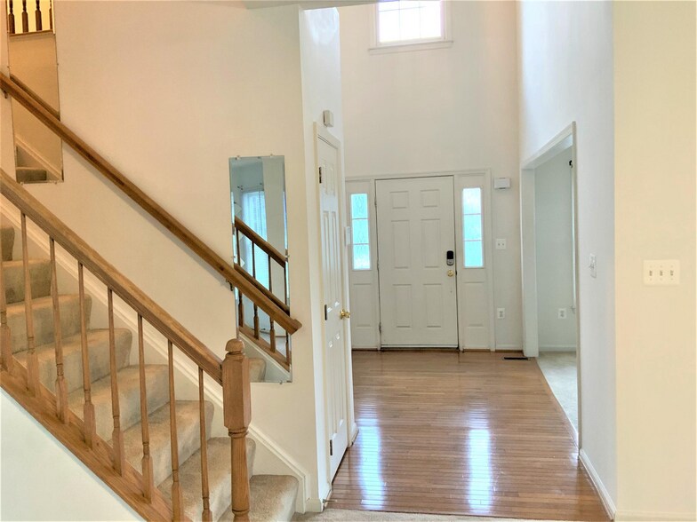 Building Photo - 19 Sunrise Valley Ct
