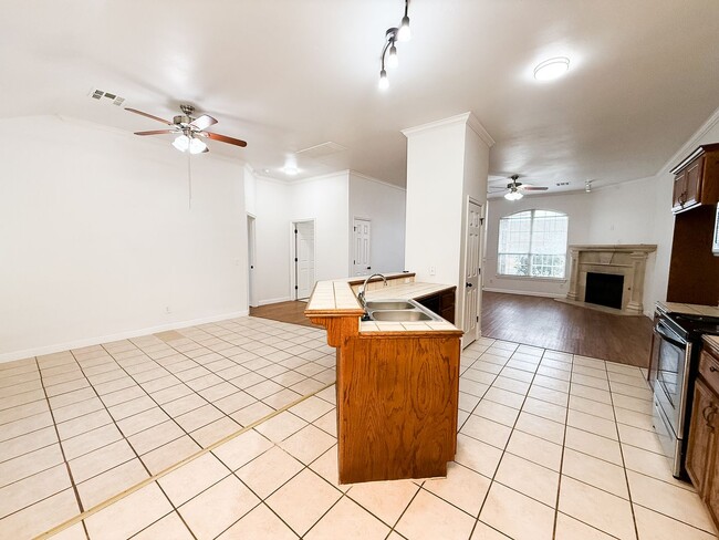 Building Photo - 3 Bed - 2 Bath - 2 Car Garage in OKC! FULL...