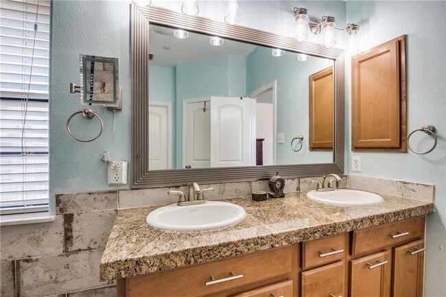 Building Photo - 1503 Biltmore Ln