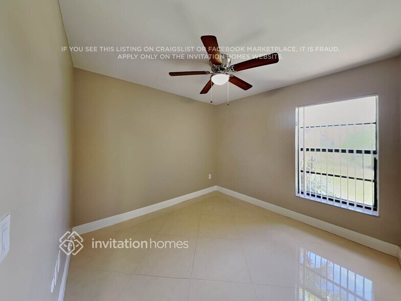 Building Photo - 562 SW 168th Way