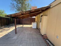 Building Photo - 1137 E Adelaide Dr