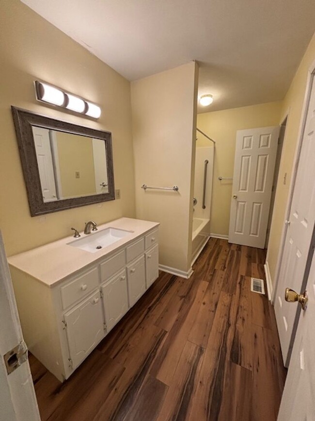 Building Photo - POC817#-LM