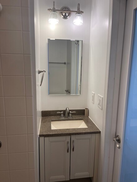 vanity - 508 S Catalina Ave