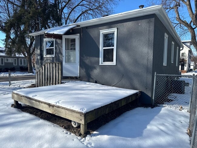 Building Photo - Single Family Home - GREAT Location - High End Finishes