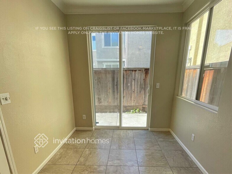 Building Photo - 8861 Brecon Way
