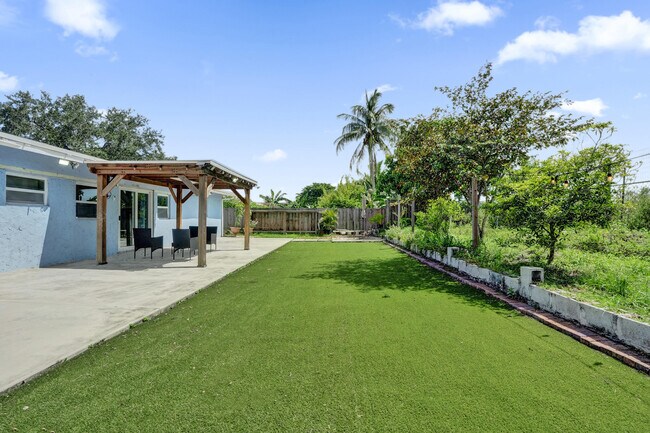 Building Photo - 855 NW 80th Terrace
