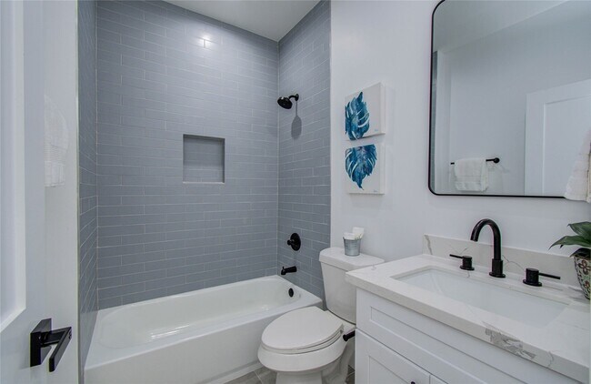 Building Photo - 5024 Winnetka St