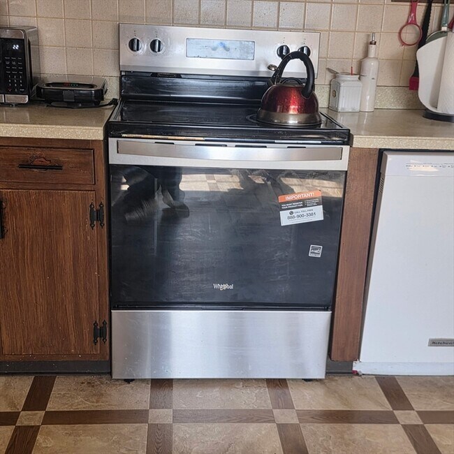 Building Photo - 2 Hedgeway St