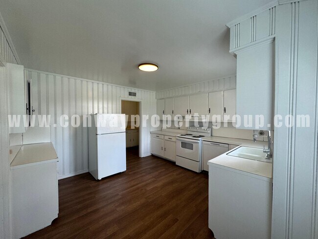 Building Photo - 718 S Donaghey Ave