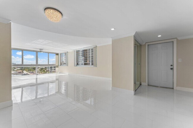 Building Photo - 301 Lake Shore Dr