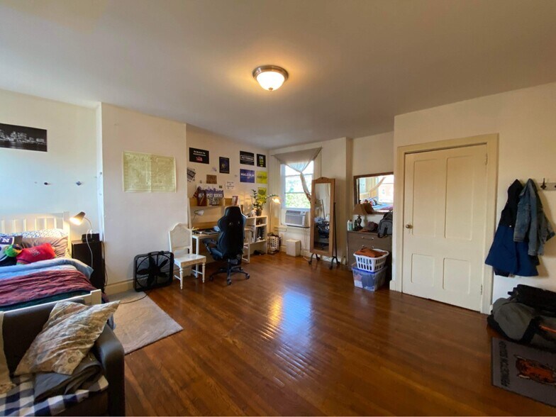 Building Photo - 4047 Spruce St