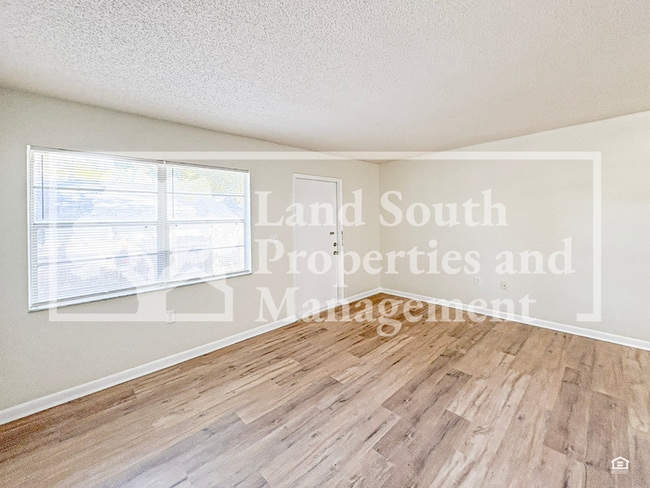 Building Photo - 724 Angelina Ln