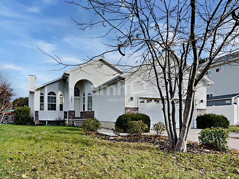 Primary Photo - 3595 S Feulner Dr