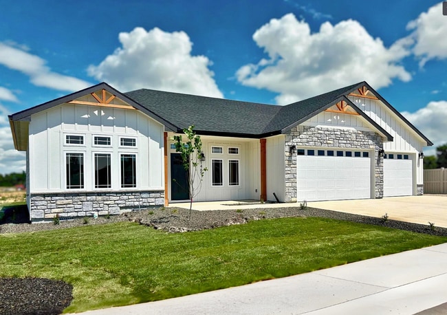 Primary Photo - 1465 Mateo Ave