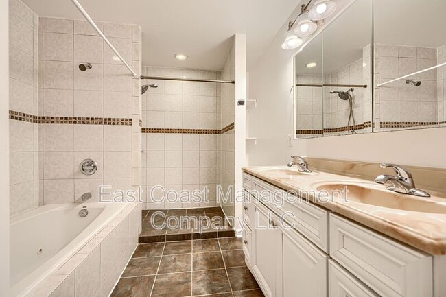 Building Photo - 2826 Huntingdon Ave