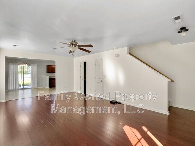 Building Photo - 100 Salem Creek Dr