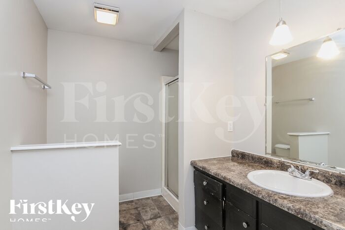 Building Photo - 221 Grovewood Dr