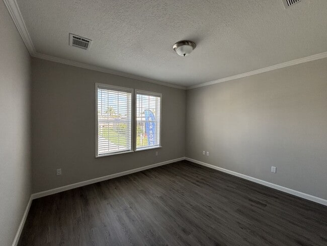 Building Photo - 7426 43rd Dr N