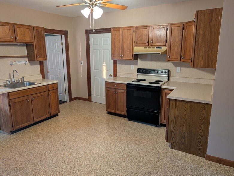 Building Photo - 10 Reservoir St