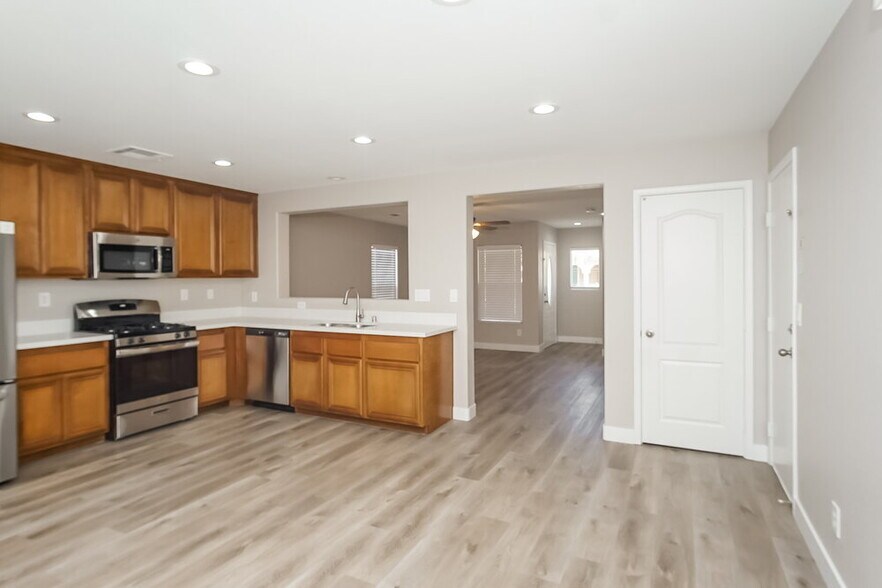Building Photo - 7249 Huckaby Ave
