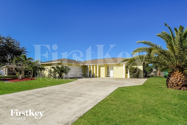 Building Photo - 1431 SE 35th St