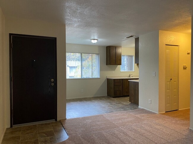 Building Photo - One Bedroom Condo In Sunpointe Condominiums.