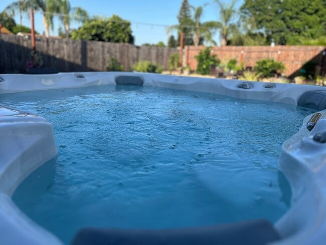 Building Photo - Karin's Kottage-New 2 Bedroom/2 Bath Furnished or Unfurnished Oasis for Lease