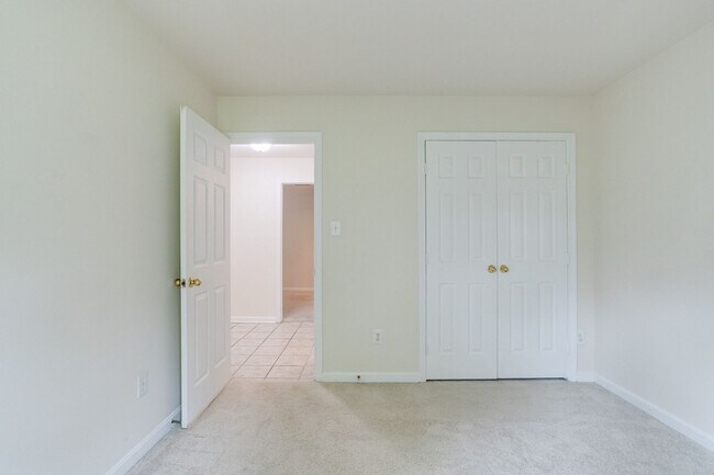 Building Photo - Crofton Condo For Rent