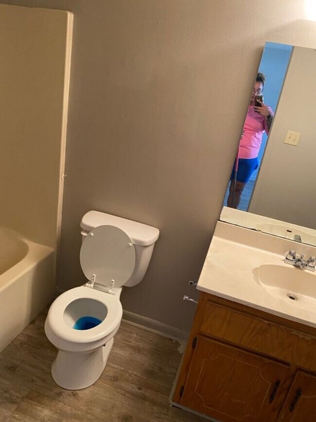 Building Photo - Monthly Paid Rent