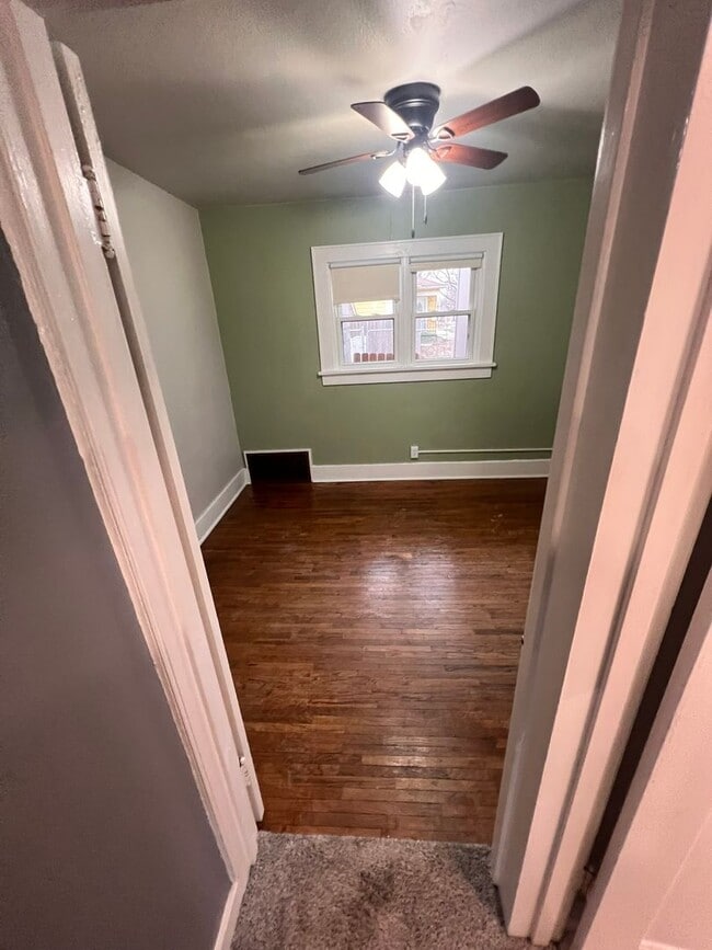 Building Photo - 2 bedroom home in Boone, fenced in yard, great for families!