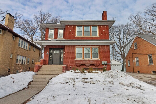 Building Photo - 906 W Keith Ave