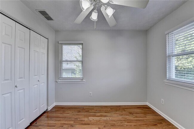 Building Photo - 1112 Ashbury Dr