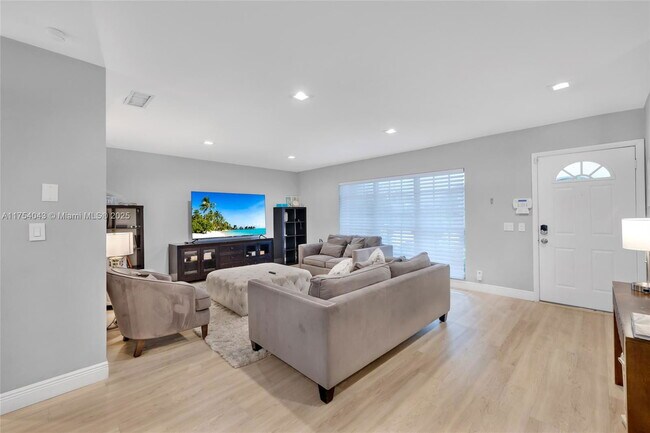 Building Photo - 7711 Coquina Dr