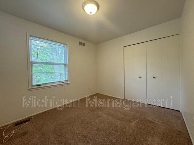 Building Photo - 3324 Bluett Rd