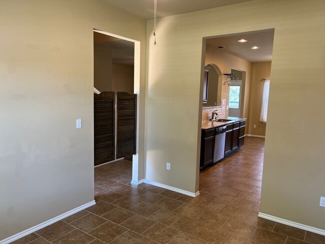 Building Photo - Available Now! - 3 bedrooms 2.5 bath