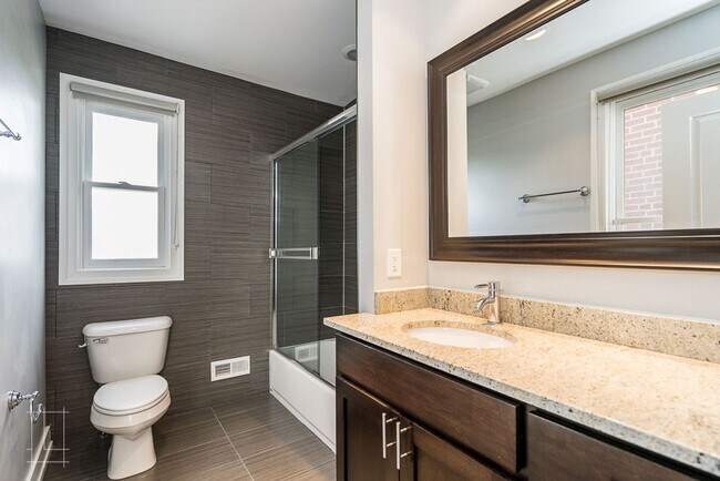 Building Photo - 160-162 E 3rd Ave