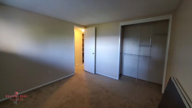 Building Photo - 2 bedroom townhome condo with AMAZING view...