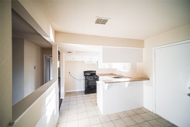 Building Photo - 1327 Diplomat Way