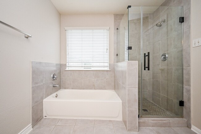 Building Photo - 6127 Yorkglen Manor Ln