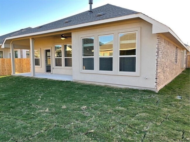 Building Photo - 208 Baralo St