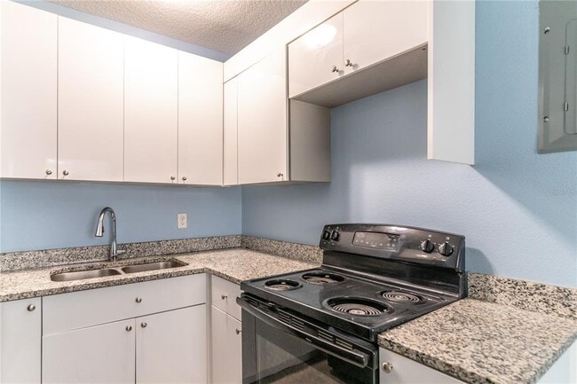 Building Photo - 1207 Cypress St