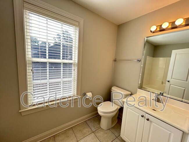 Building Photo - 814 Lambrook Dr