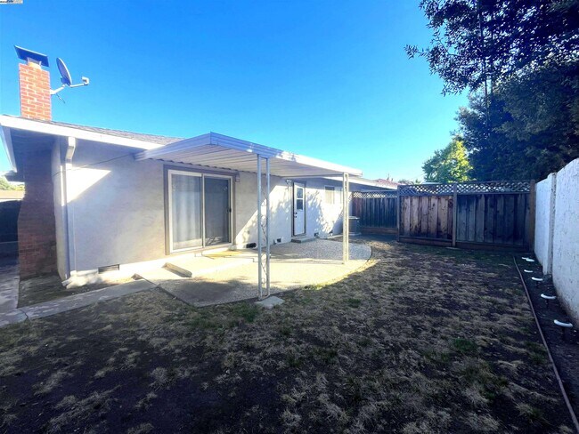 Building Photo - 584 Harvard Ave