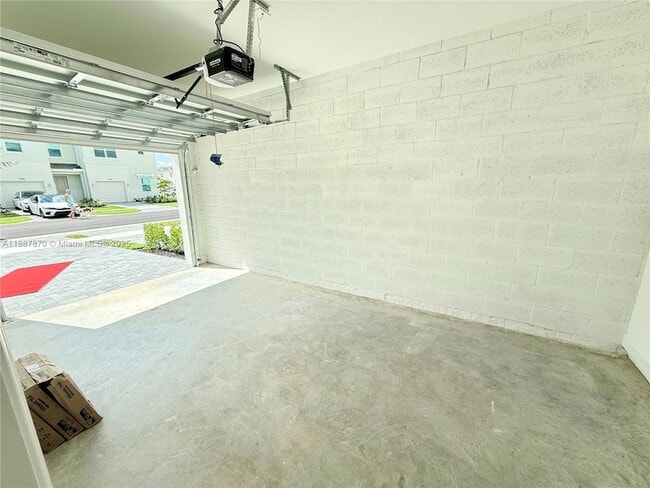 Building Photo - 551 Rivergrass St