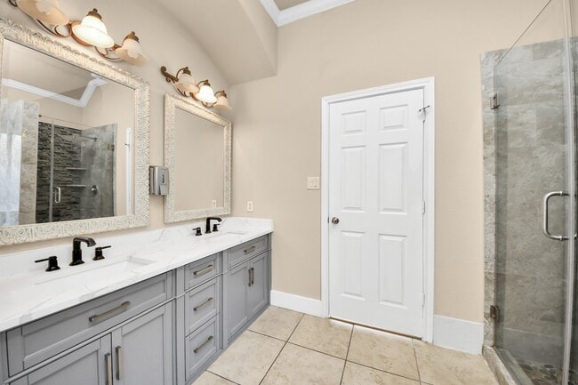 Building Photo - 13719 Hartford Ct